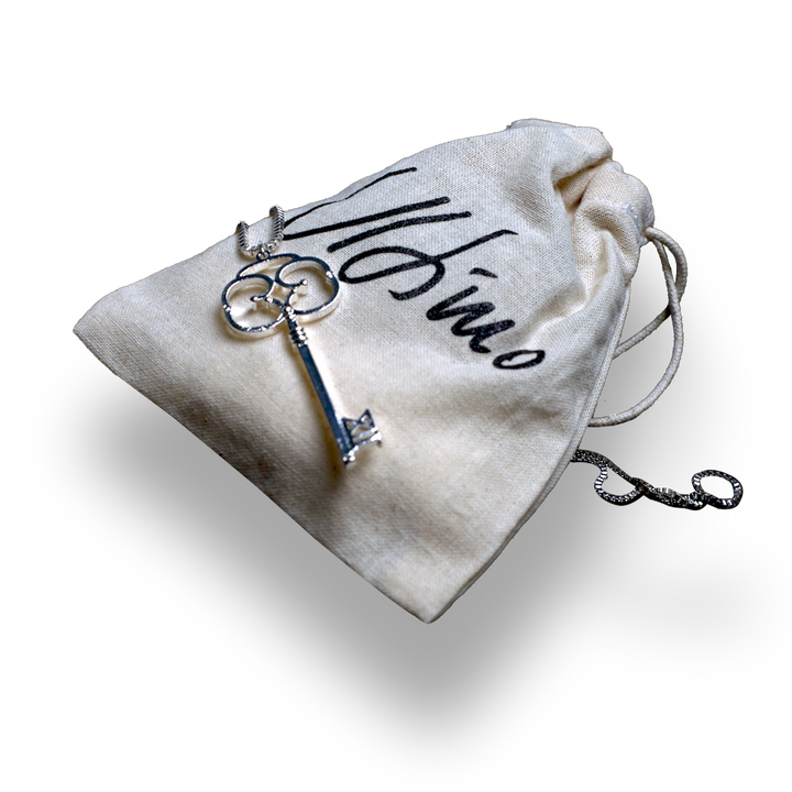 Collezione Keys: Pendente chiave annodata | & Co. Italia Collezione Keys: Pendente chiave annodata | & Co. Italia